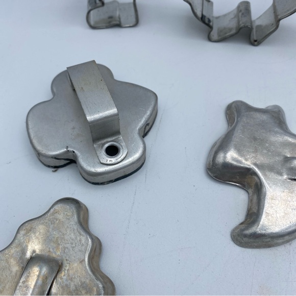 VTG Lot Of 10 Aluminum Metal Cookie Biscuit Cutters Santa Tree Angel Rabbit Bell - Picture 7 of 14